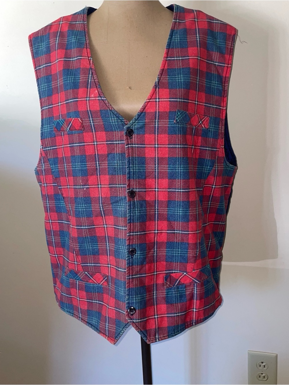 Men's Red & Blue Plaid Button-Front Vest hunting/outdoors VNTGE